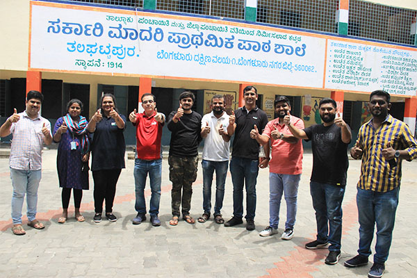 Cargill and Diganta-the Hands of Love  paint 1000 blackboards; set new Asia record